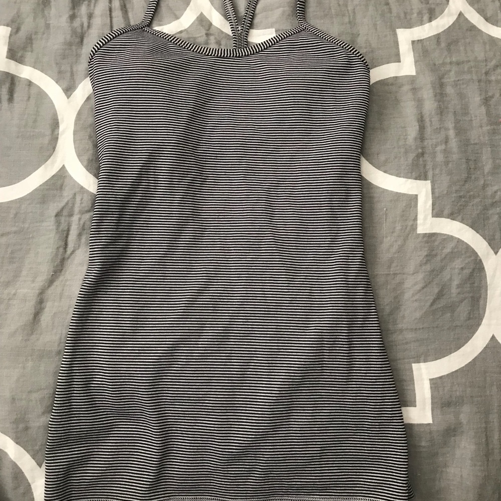 Lululemon black and white workout top